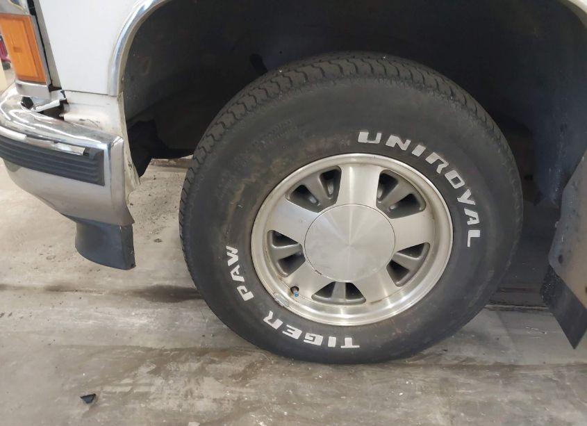 Photo 12 of 1996 Chevrolet Gmt-400 C1500 (VIN 1GCEC19M5TE118450)