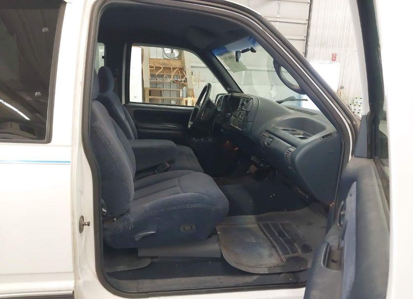 Photo 5 of 1996 Chevrolet Gmt-400 C1500 (VIN 1GCEC19M5TE118450)