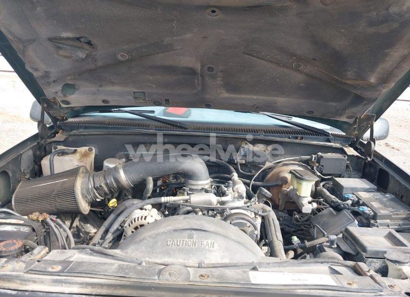 Photo 10 of 1999 Chevrolet C1500 LS (VIN 1GCEC19R0XR110573)