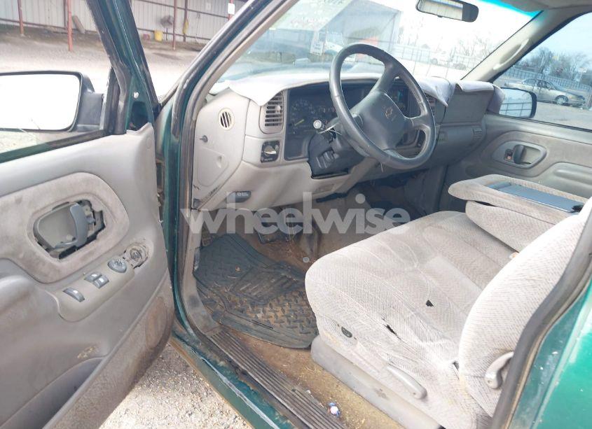 Photo 13 of 1999 Chevrolet C1500 LS (VIN 1GCEC19R0XR110573)