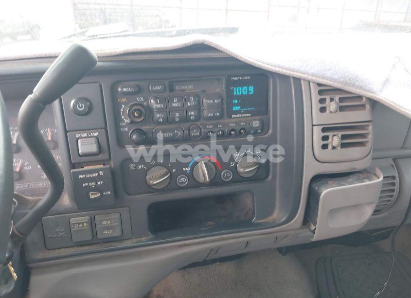 Photo 17 of 1999 Chevrolet C1500 LS (VIN 1GCEC19R0XR110573)