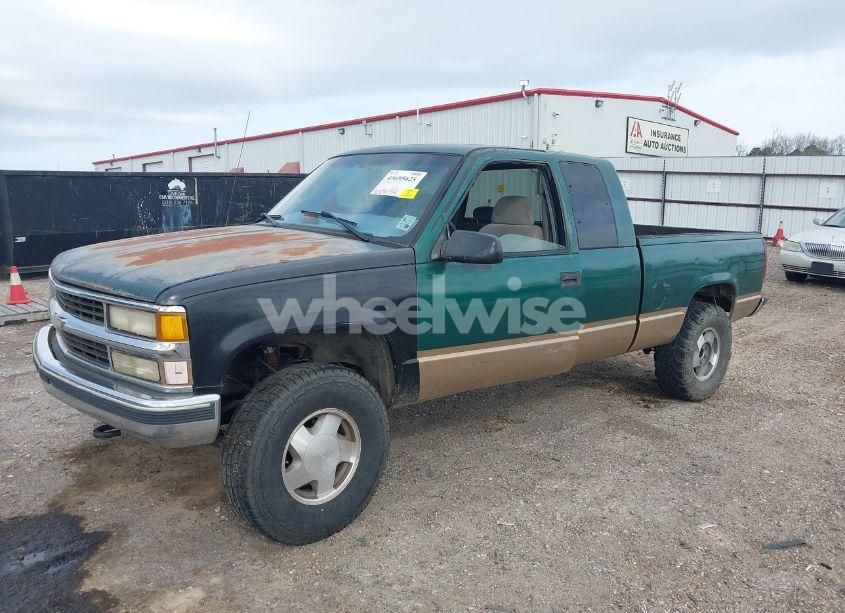 Photo 2 of 1999 Chevrolet C1500 LS (VIN 1GCEC19R0XR110573)