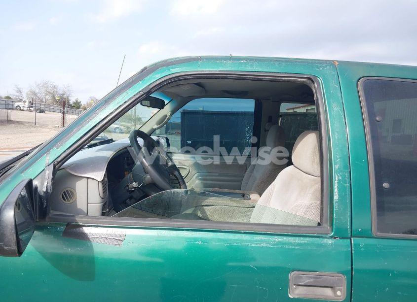 Photo 6 of 1999 Chevrolet C1500 LS (VIN 1GCEC19R0XR110573)