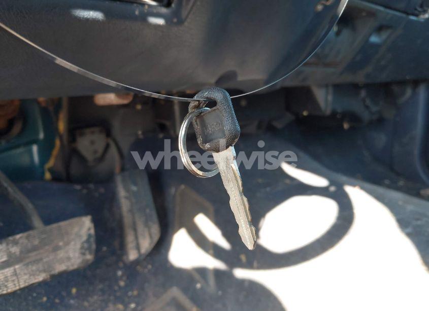 Photo 11 of 1996 Chevrolet Gmt-400 C1500 (VIN 1GCEC19R2TE224298)