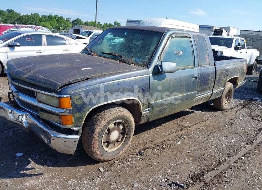 Photo 2 of 1996 Chevrolet Gmt-400 C1500 (VIN 1GCEC19R2TE224298)