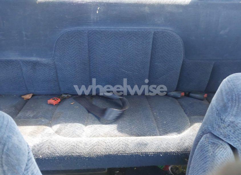 Photo 8 of 1996 Chevrolet Gmt-400 C1500 (VIN 1GCEC19R2TE224298)