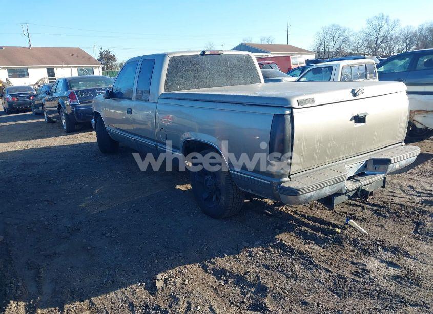 Photo 3 of 1999 Chevrolet C1500 LS (VIN 1GCEC19R7XR133266)
