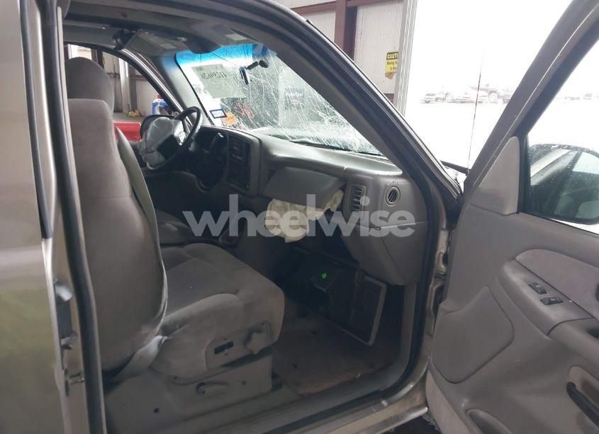 Photo 5 of 2000 Chevrolet Silverado 1500 LS (VIN 1GCEC19T0YZ115012)