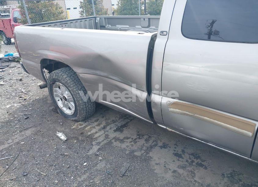 Photo 6 of 2003 Chevrolet Silverado 1500 LS (VIN 1GCEC19T23E285212)