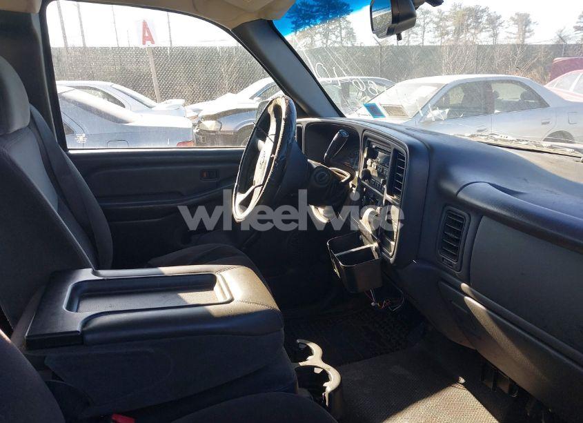 Photo 5 of 2003 Chevrolet Silverado 1500 (VIN 1GCEC19T33E272436)