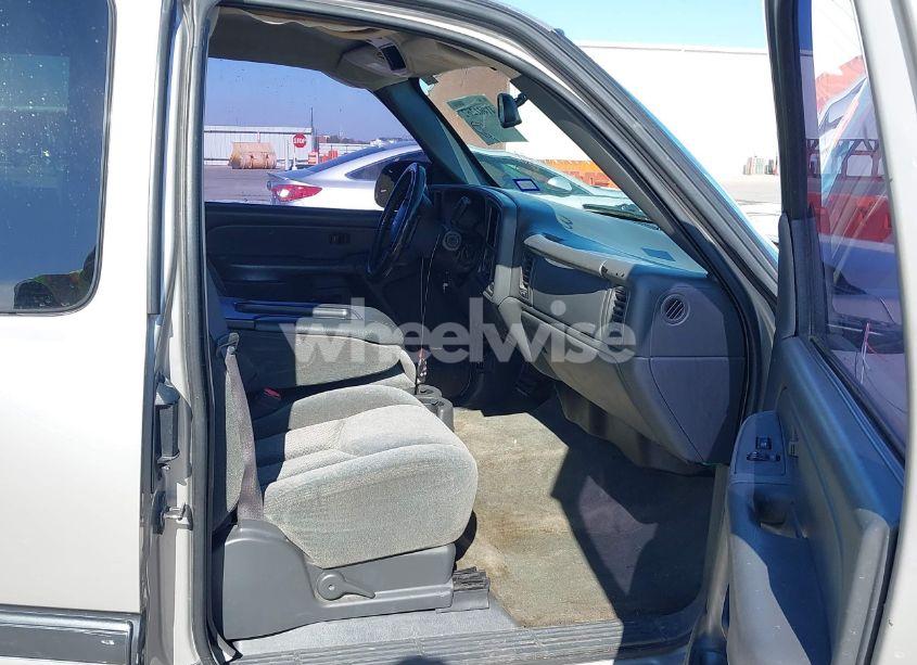 Photo 5 of 2004 Chevrolet Silverado 1500 LS (VIN 1GCEC19T44Z178821)