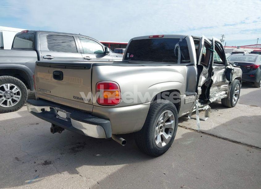 Photo 4 of 2000 Chevrolet Silverado 1500 LS (VIN 1GCEC19T4YZ323653)