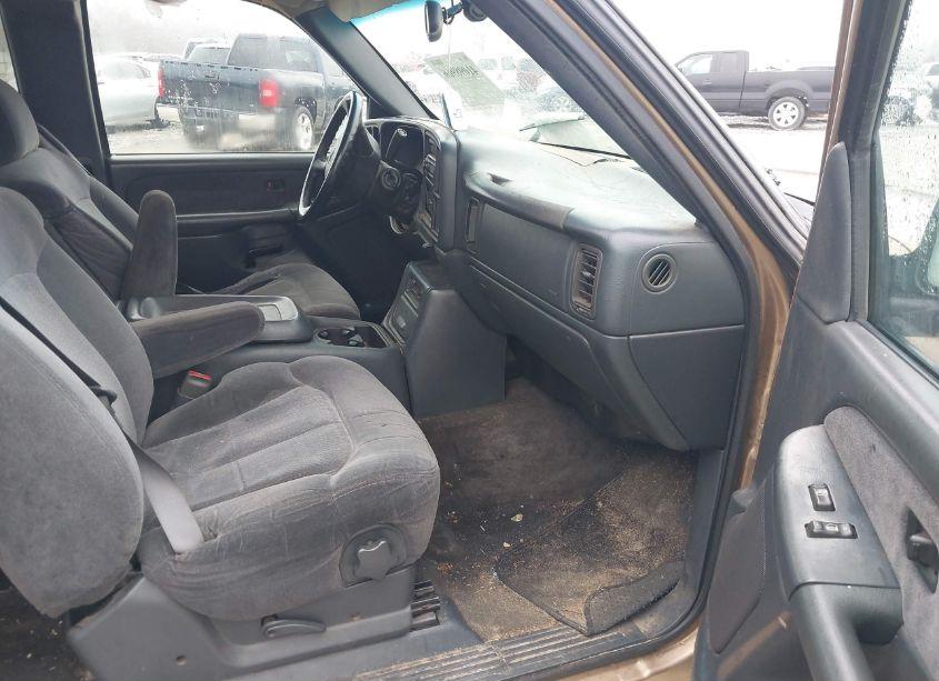 Photo 5 of 2000 Chevrolet Silverado 1500 LS (VIN 1GCEC19T5YZ306151)