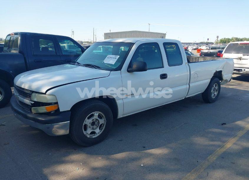 Photo 2 of 2001 Chevrolet Silverado 1500 (VIN 1GCEC19T71E281783)