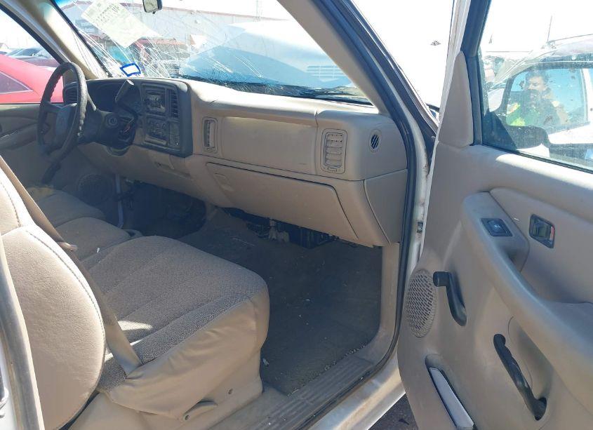 Photo 5 of 2002 Chevrolet Silverado 1500 (VIN 1GCEC19T82E127729)