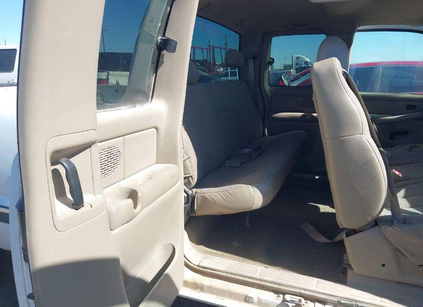 Photo 8 of 2002 Chevrolet Silverado 1500 (VIN 1GCEC19T82E127729)