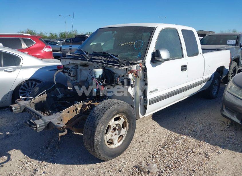 Photo 2 of 2000 Chevrolet Silverado 1500 LS (VIN 1GCEC19T8YZ221434)