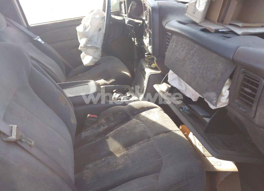 Photo 5 of 2000 Chevrolet Silverado 1500 LS (VIN 1GCEC19T8YZ221434)