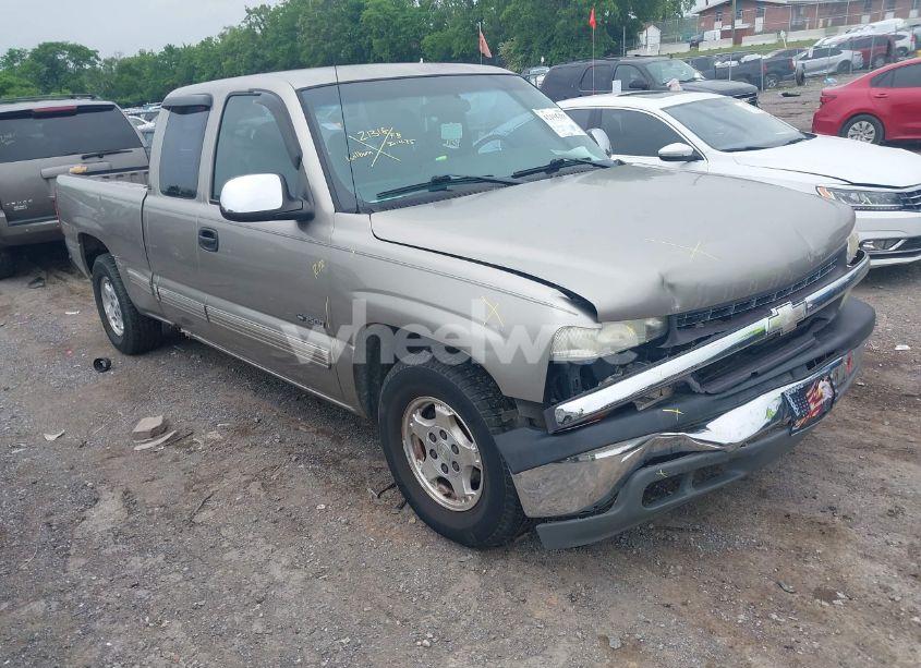 2000 Chevrolet Silverado 1500 LS (VIN 1GCEC19T8YZ274568) main photo