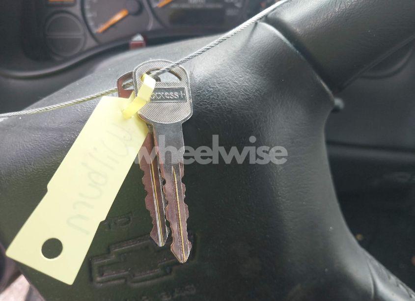 Photo 11 of 2000 Chevrolet Silverado 1500 LS (VIN 1GCEC19T8YZ274568)