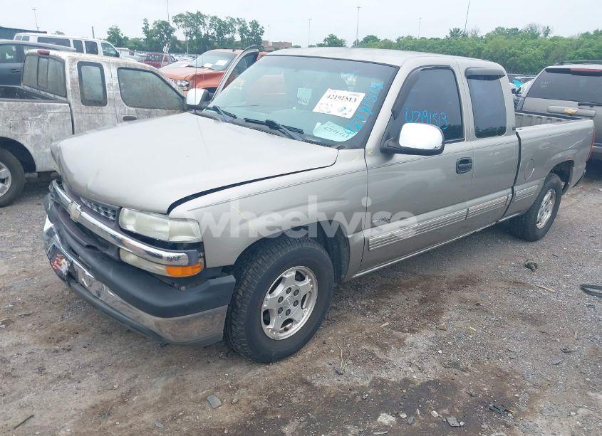 Photo 2 of 2000 Chevrolet Silverado 1500 LS (VIN 1GCEC19T8YZ274568)