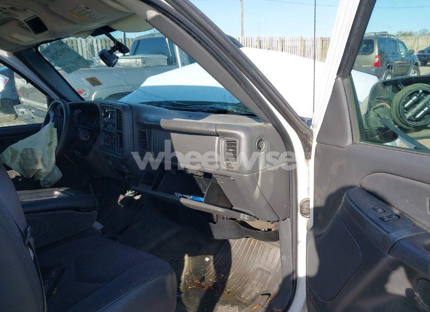 Photo 5 of 2005 Chevrolet Silverado 1500 LS (VIN 1GCEC19T95E233398)