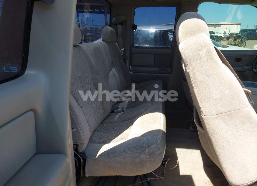 Photo 8 of 2000 Chevrolet Silverado 1500 LS (VIN 1GCEC19TXYZ179798)