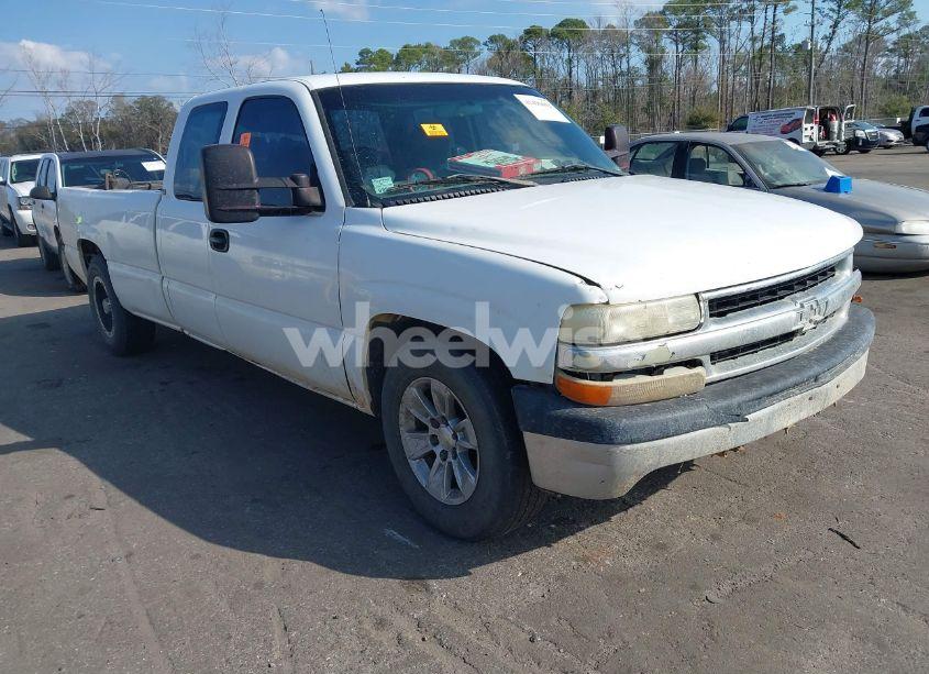 2002 Chevrolet Silverado 1500 (VIN 1GCEC19V12E302095) main photo
