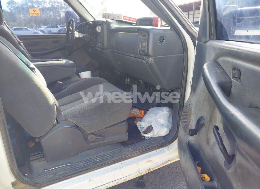 Photo 5 of 2002 Chevrolet Silverado 1500 (VIN 1GCEC19V12E302095)