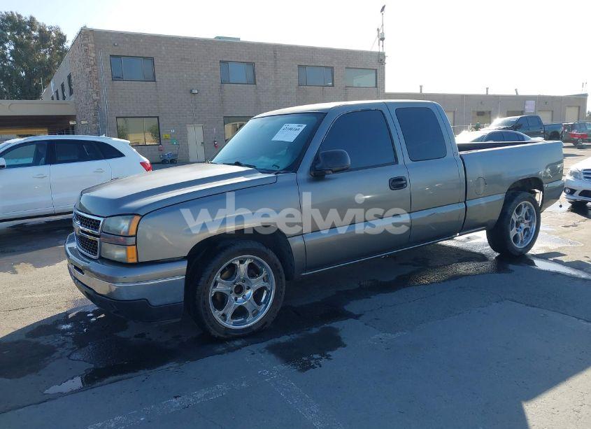 Photo 2 of 2006 Chevrolet Silverado 1500 LT1 (VIN 1GCEC19V16Z239871)
