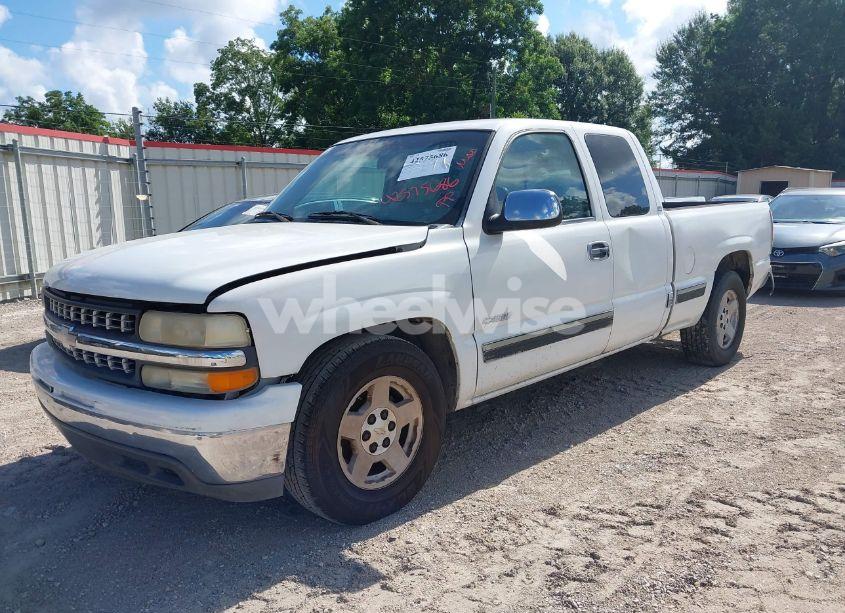 Photo 2 of 2000 Chevrolet Silverado 1500 LS (VIN 1GCEC19V2YZ307288)