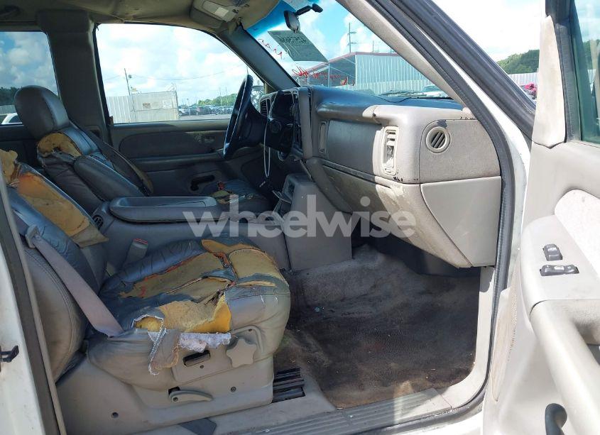 Photo 5 of 2000 Chevrolet Silverado 1500 LS (VIN 1GCEC19V2YZ307288)