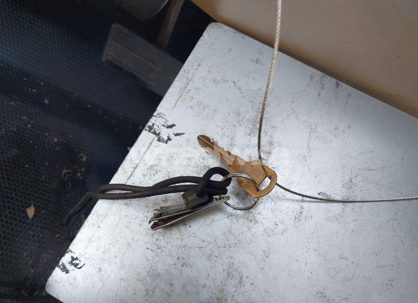 Photo 11 of 2001 Chevrolet Silverado 1500 (VIN 1GCEC19V51E312577)