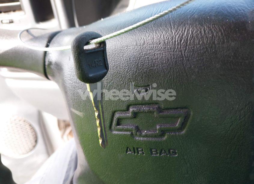 Photo 11 of 2002 Chevrolet Silverado 1500 (VIN 1GCEC19V52Z237437)