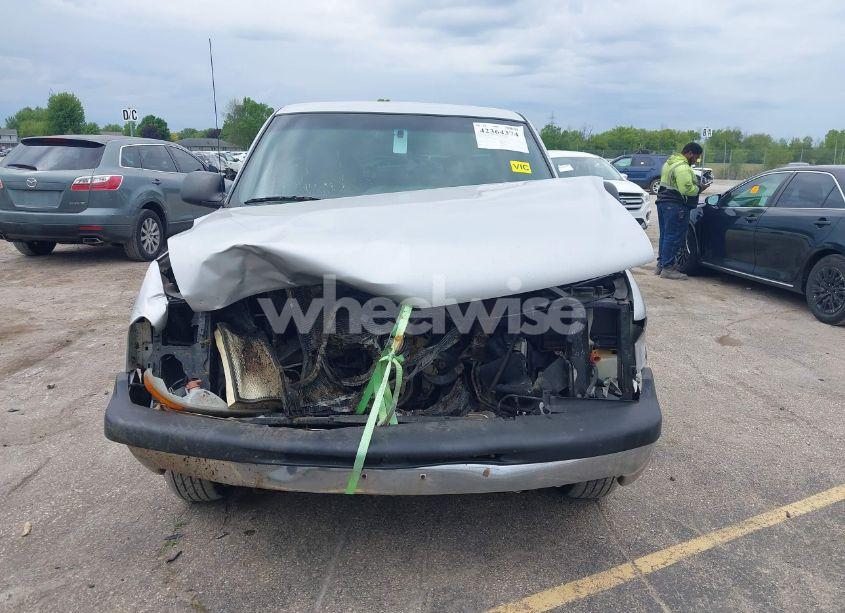 Photo 12 of 2001 Chevrolet Silverado 1500 LS (VIN 1GCEC19V61Z247067)