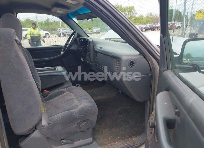 Photo 5 of 2001 Chevrolet Silverado 1500 LS (VIN 1GCEC19V61Z247067)