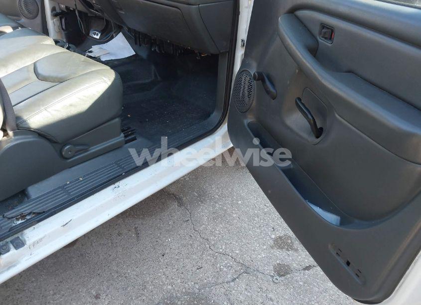 Photo 5 of 2004 Chevrolet Silverado 1500 (VIN 1GCEC19V94Z304298)