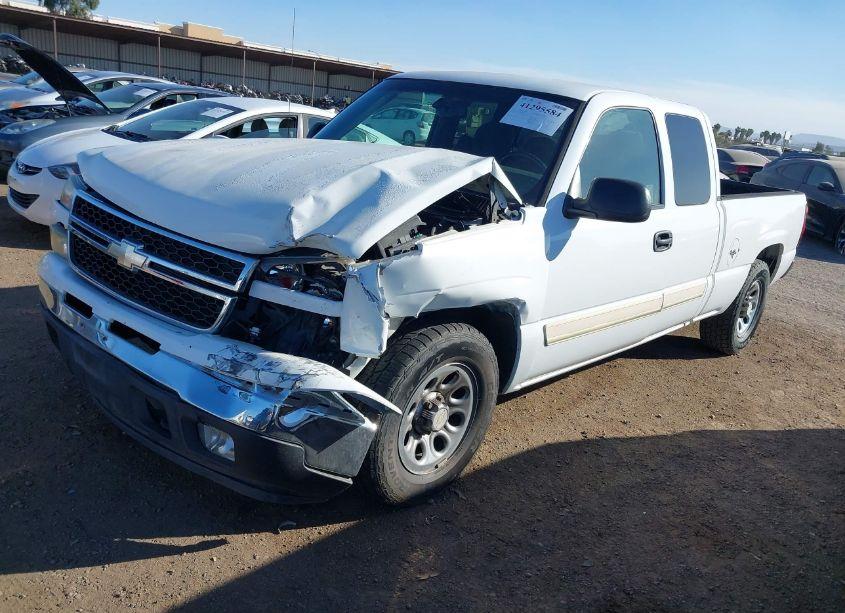 Photo 2 of 2006 Chevrolet Silverado 1500 LT1 (VIN 1GCEC19V96Z205421)