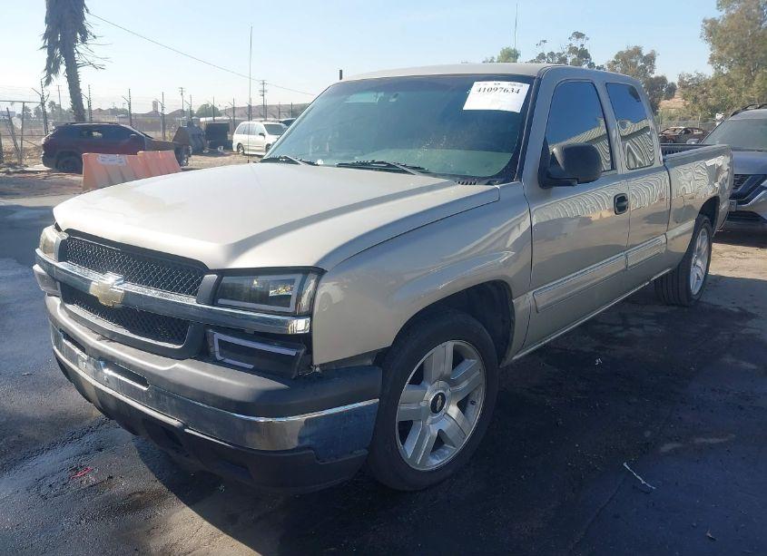 Photo 2 of 2004 Chevrolet Silverado 1500 LS (VIN 1GCEC19VX4Z305041)