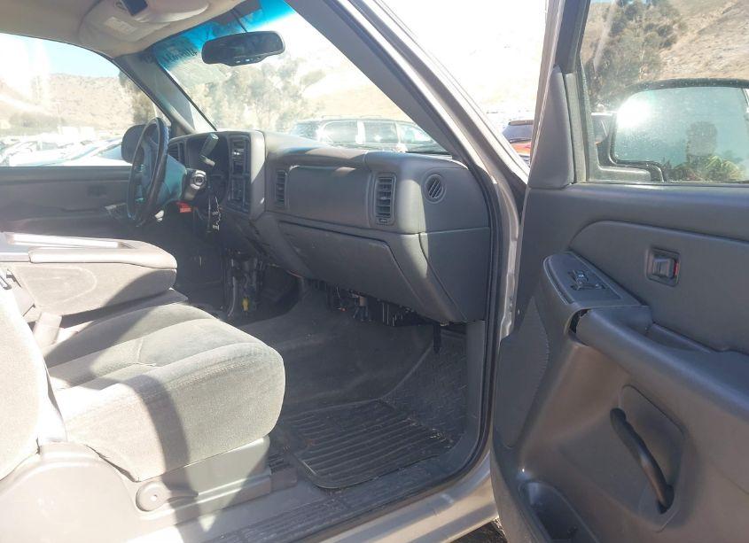 Photo 5 of 2004 Chevrolet Silverado 1500 LS (VIN 1GCEC19VX4Z305041)