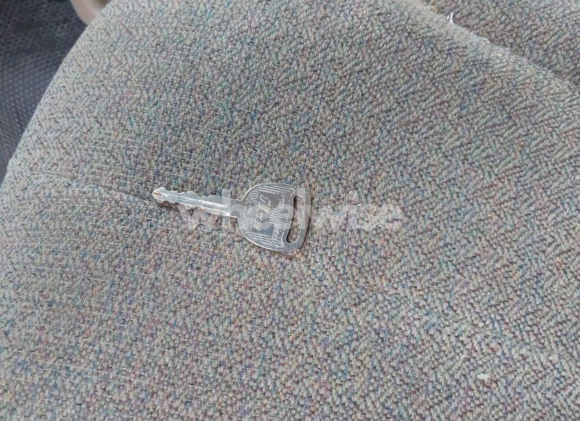 Photo 11 of 2002 Chevrolet Silverado 1500 (VIN 1GCEC19W12Z120303)