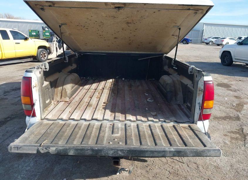 Photo 16 of 1999 Chevrolet Silverado 1500 (VIN 1GCEC19W5XZ192449)