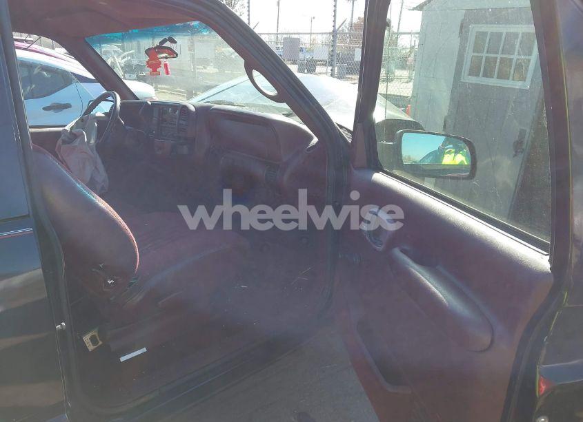 Photo 5 of 1997 Chevrolet C1500 FLEETSIDE (VIN 1GCEC19W8VE210057)