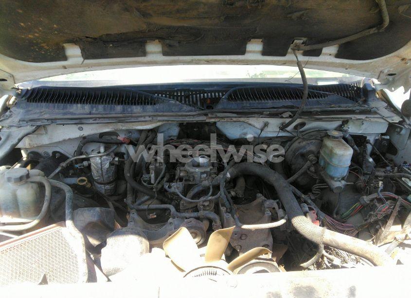 Photo 10 of 2002 Chevrolet Silverado 1500 (VIN 1GCEC19X02Z196913)