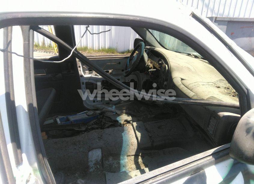 Photo 5 of 2002 Chevrolet Silverado 1500 (VIN 1GCEC19X02Z196913)