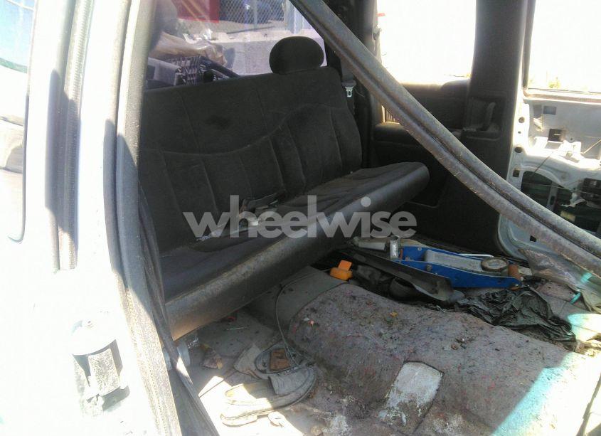 Photo 8 of 2002 Chevrolet Silverado 1500 (VIN 1GCEC19X02Z196913)