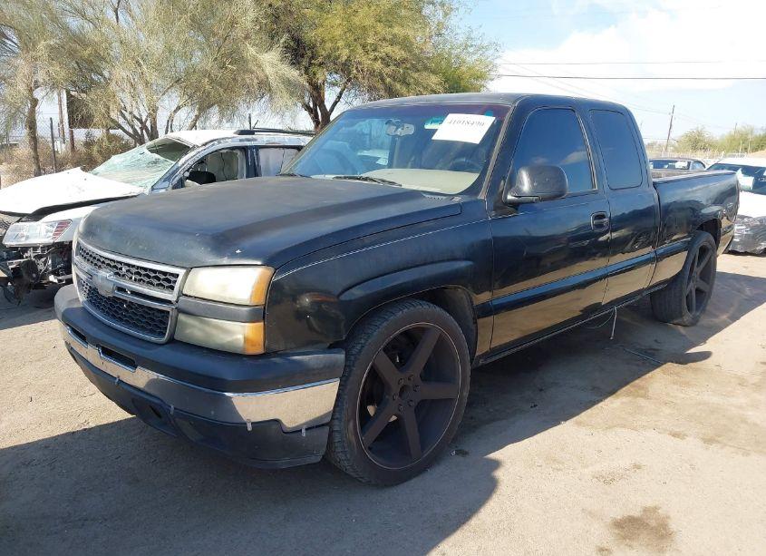 Photo 2 of 2007 Chevrolet Silverado 1500 CLASSIC LS (VIN 1GCEC19XX7Z145636)