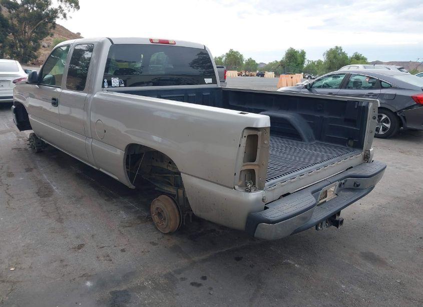 Photo 3 of 2005 Chevrolet Silverado 1500 LS (VIN 1GCEC19Z15Z218164)
