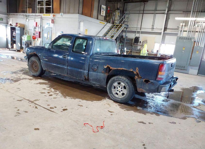 Photo 3 of 2002 Chevrolet Silverado 1500 (VIN 1GCEC19Z52Z311944)