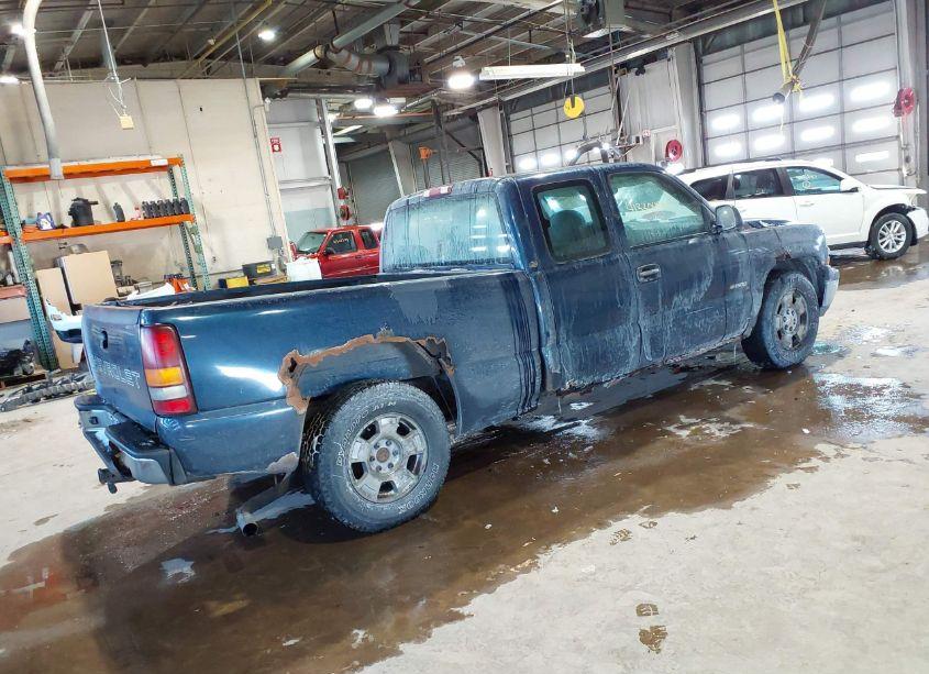 Photo 4 of 2002 Chevrolet Silverado 1500 (VIN 1GCEC19Z52Z311944)